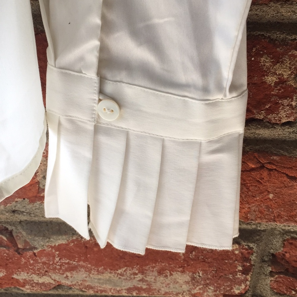 Tracy M. white ruffle button down - Picture 4 of 5